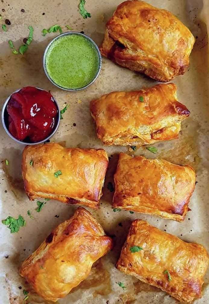 Schezwan Paneer Puff